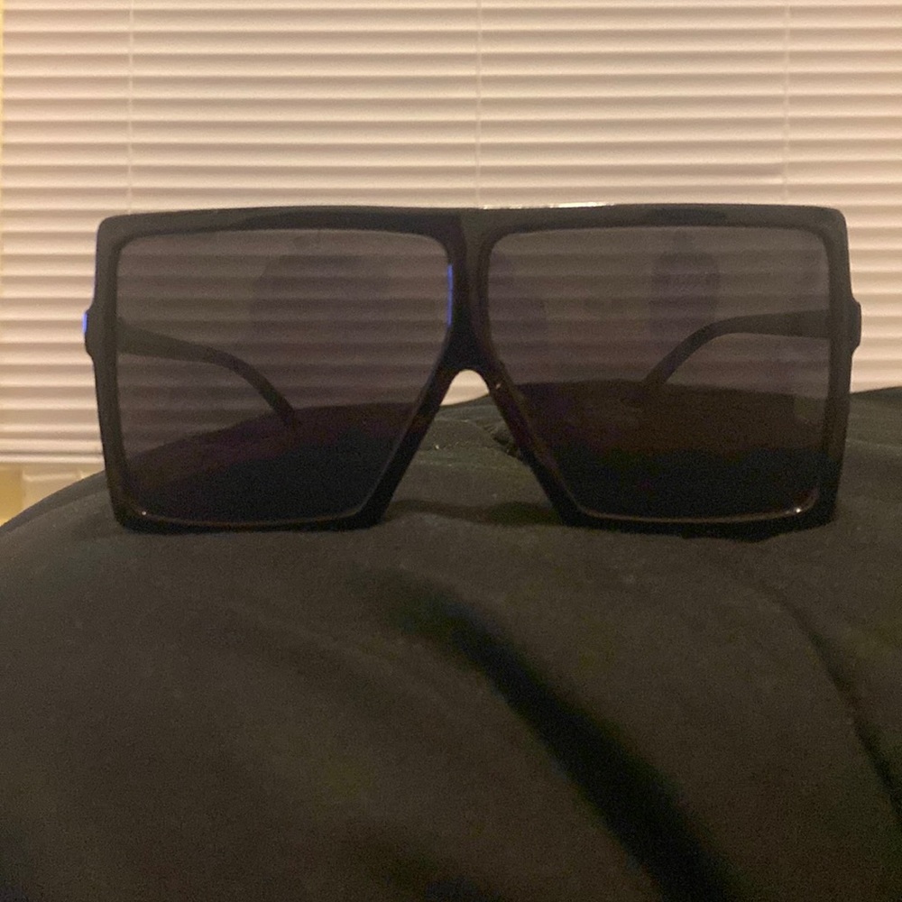 Square Black shades